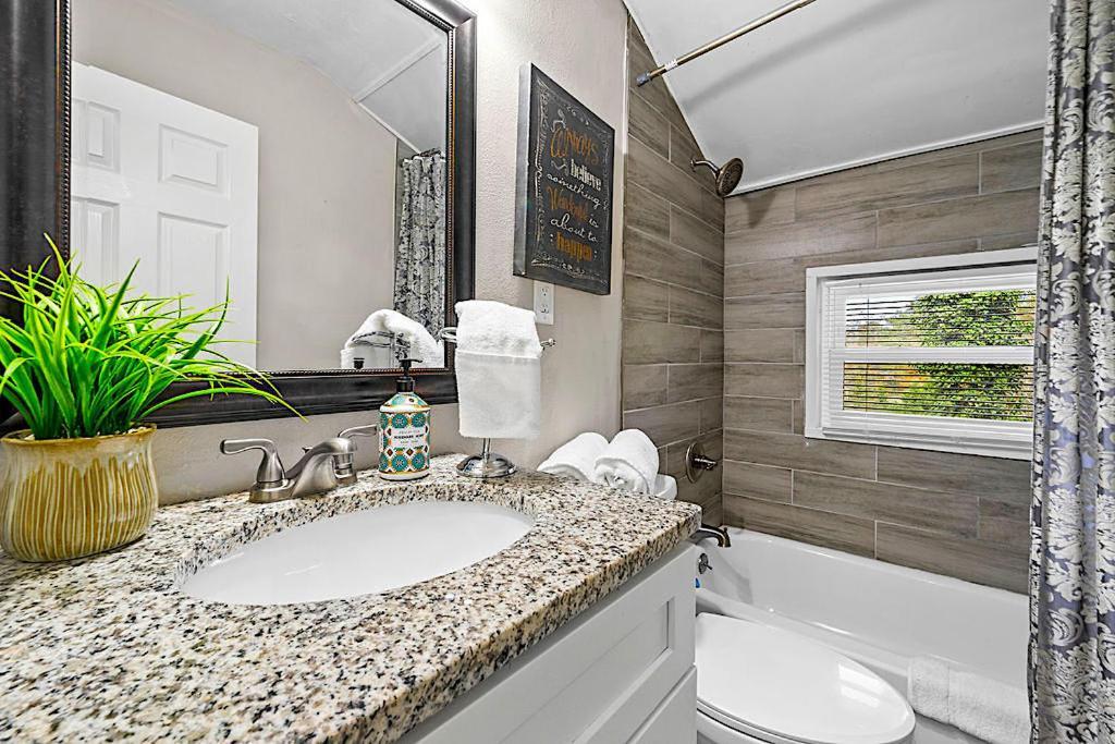 Goodkarma Rentals Refreshed Smyrna Home Near Battery Atl Half Mile To Interstate Atlanta Eksteriør bilde